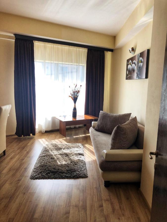 Hotel Crystal Palace Ramnicu Valcea Bagian luar foto