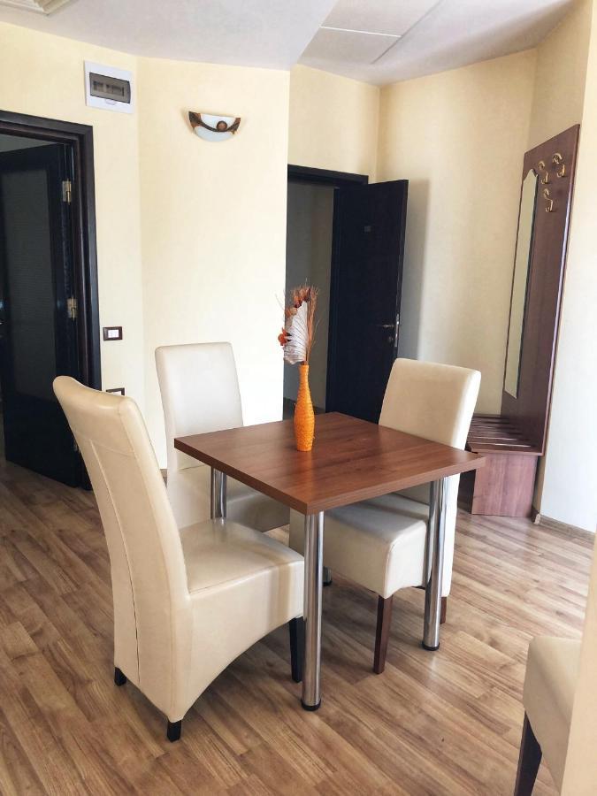 Hotel Crystal Palace Ramnicu Valcea Bagian luar foto