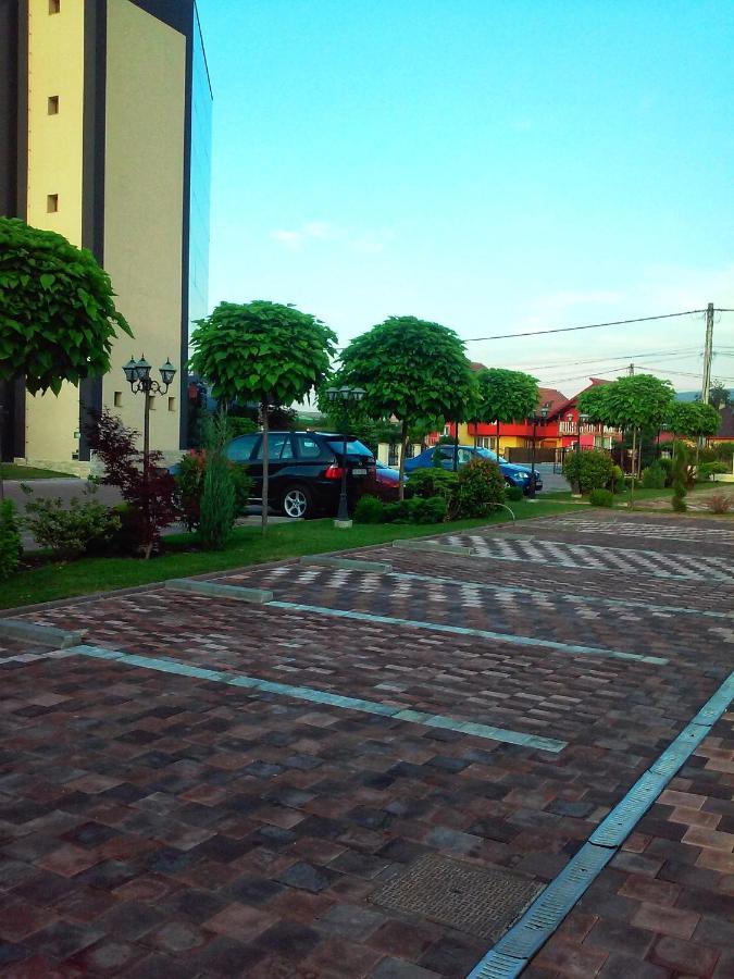Hotel Crystal Palace Ramnicu Valcea Bagian luar foto
